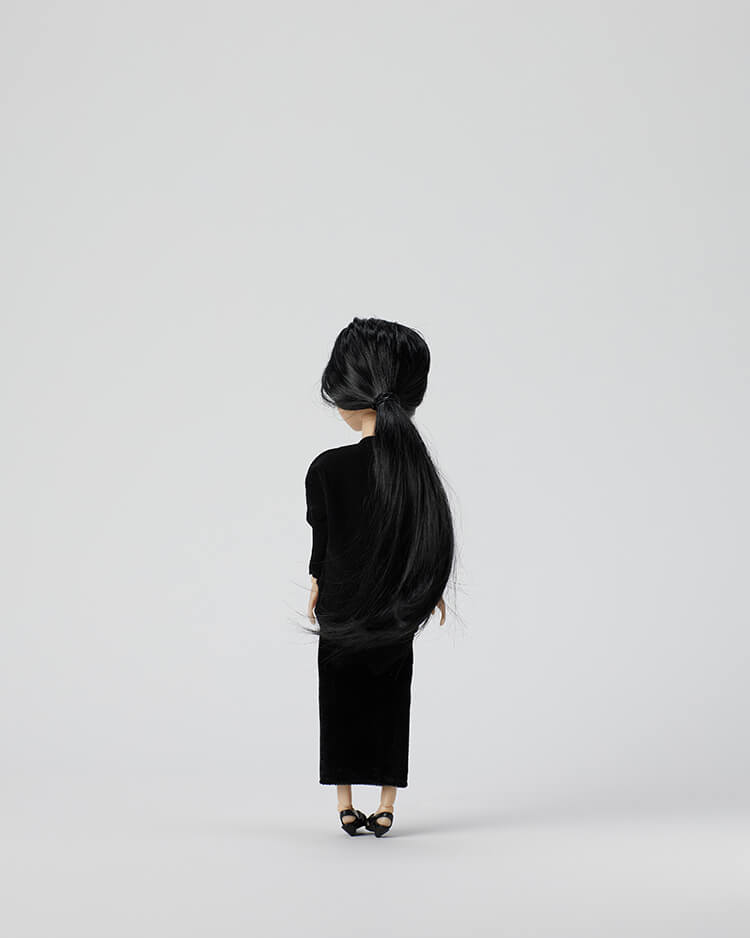 Ning Lau手工訂製娃娃 - 深V領黑色連身裙