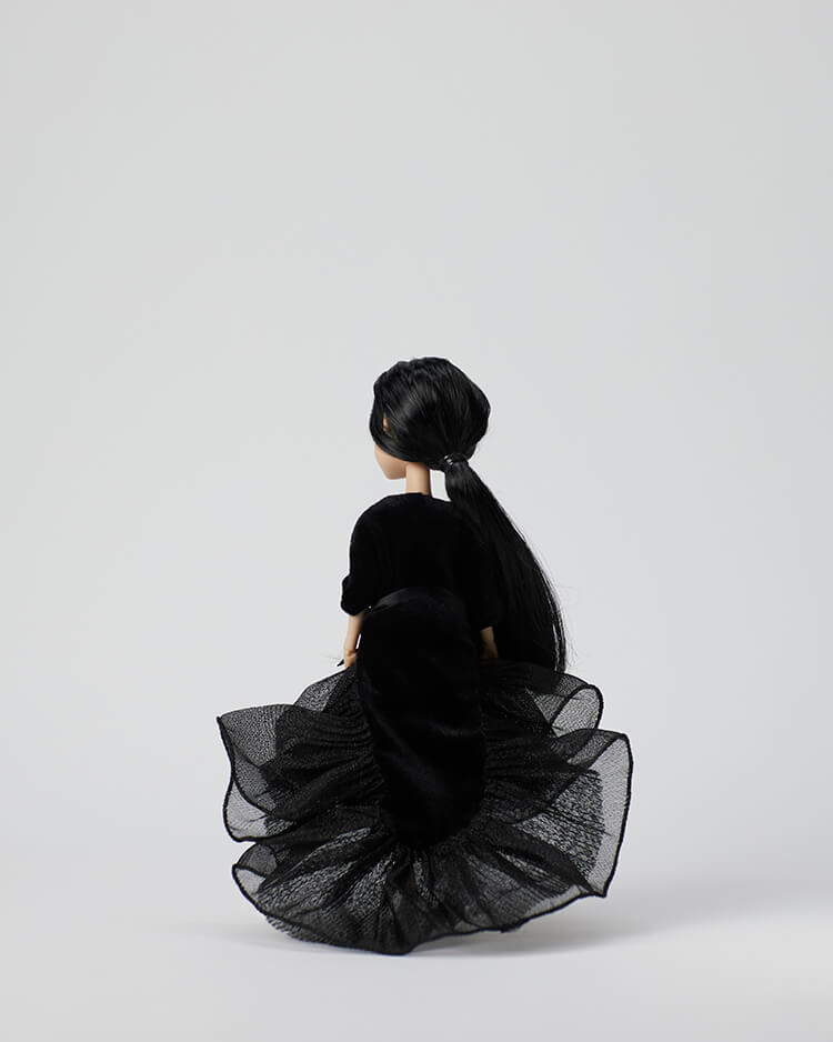 Ning Lau手工訂製娃娃 - 黑色荷葉邊連身裙